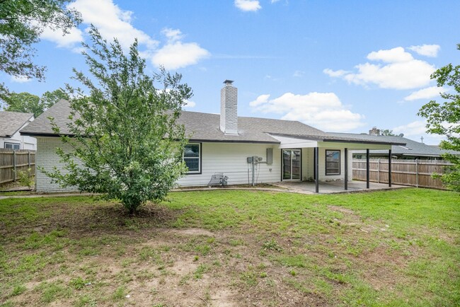 Building Photo - Beautiful 3 bed 2.5 bath home available fo...