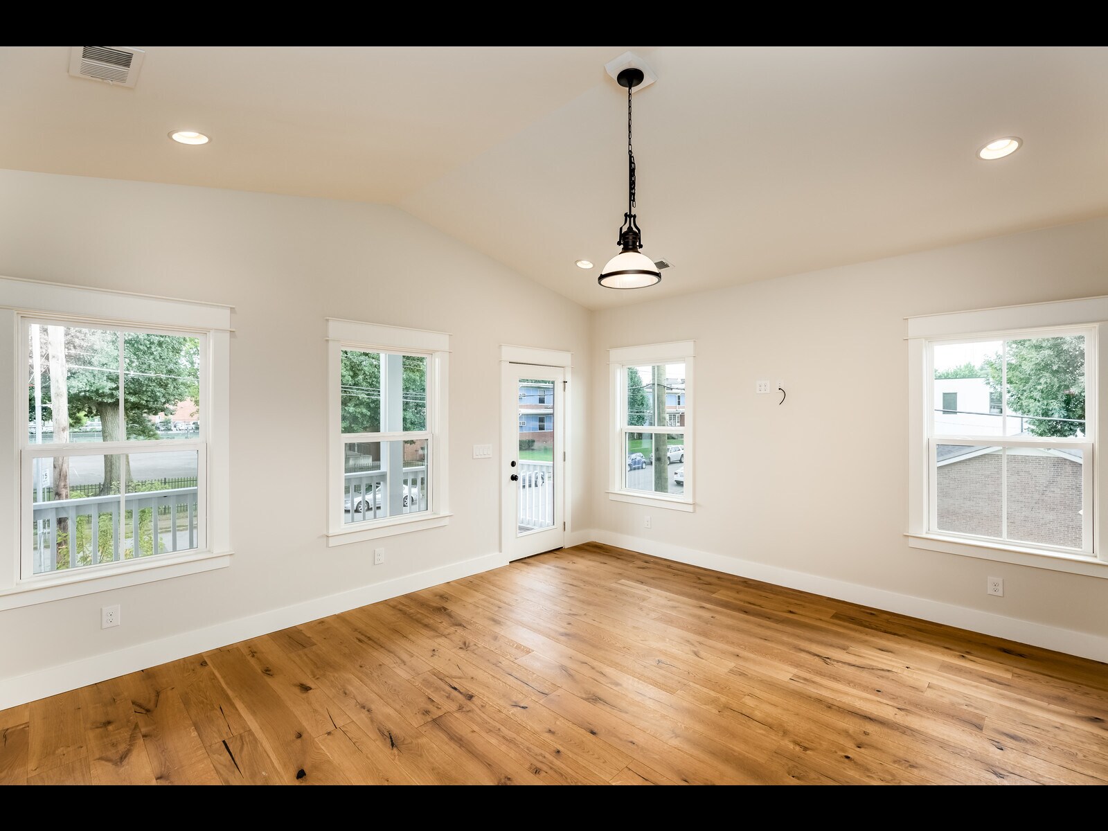 Building Photo - 1447 14th Ave S