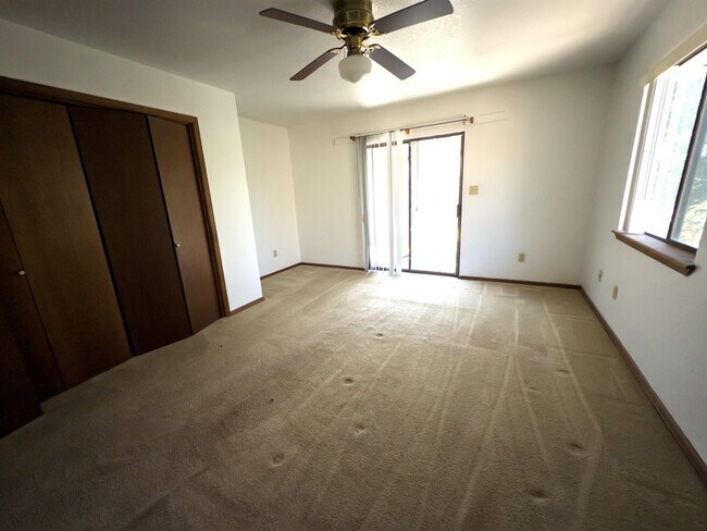 Building Photo - 1633 Ebony Ave