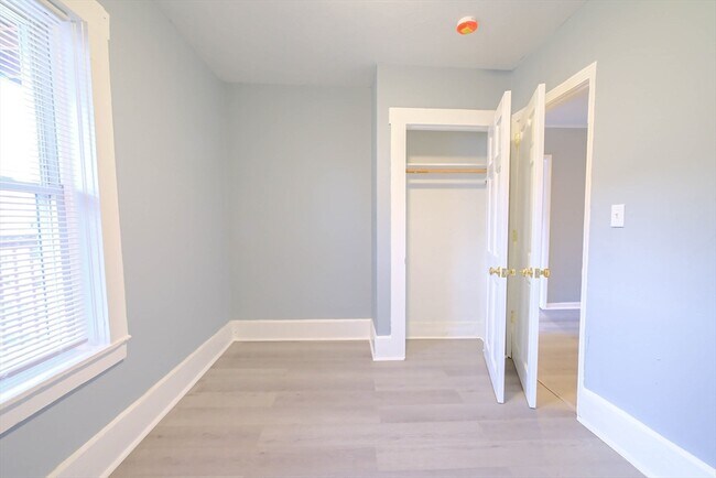 Building Photo - 105 Clarendon St