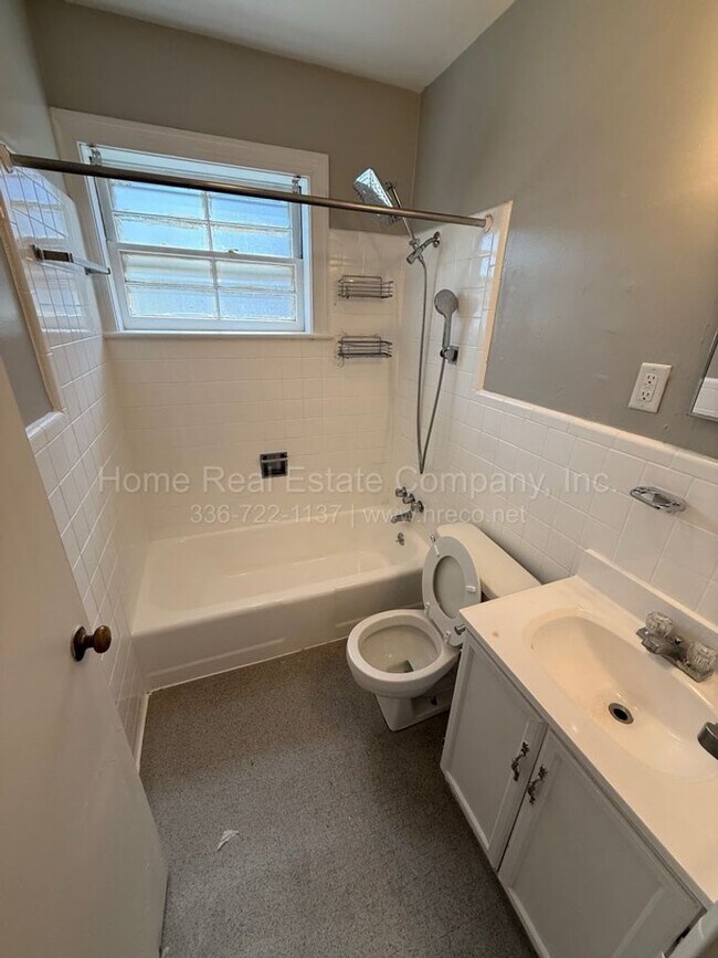 Building Photo - 803 W End Blvd