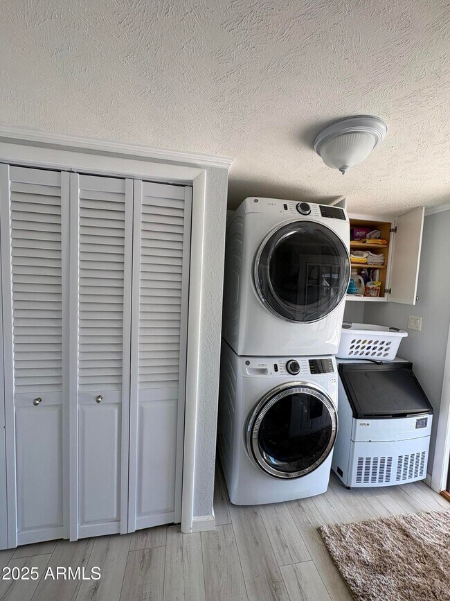 Building Photo - 147 Earl Dr