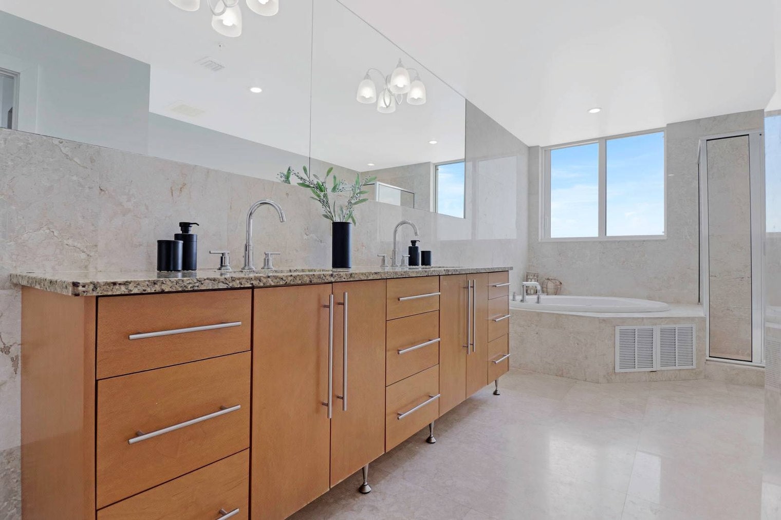 Building Photo - 7939 East Dr