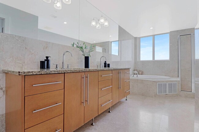 Building Photo - 7939 East Dr
