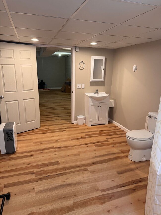 Building Photo - 4 Bedroom || 2 Bathroom Single Family Home