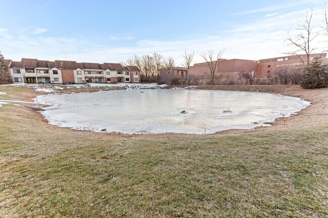 Building Photo - 6560 Ridgefield Cir