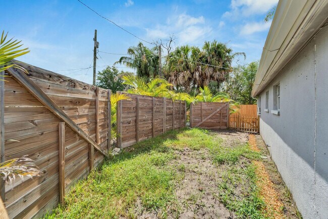 Building Photo - 8818 Rocky Creek Dr