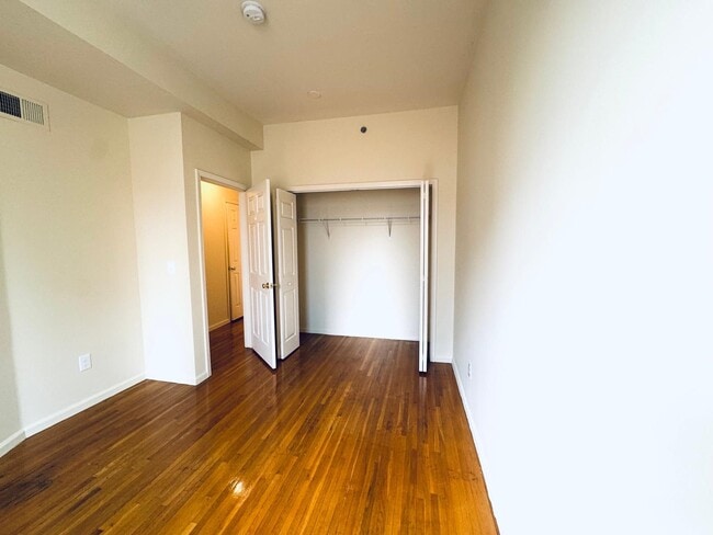 Building Photo - 214 Warren St