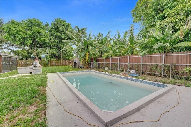 Building Photo - 21021 NE 13th Pl