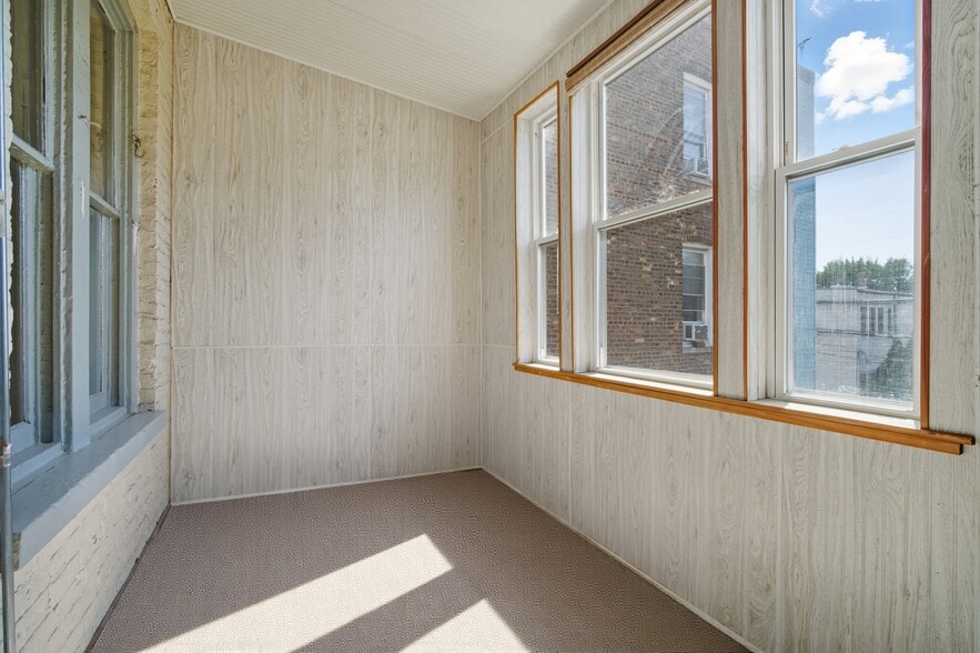 Building Photo - 2609 W Iowa St
