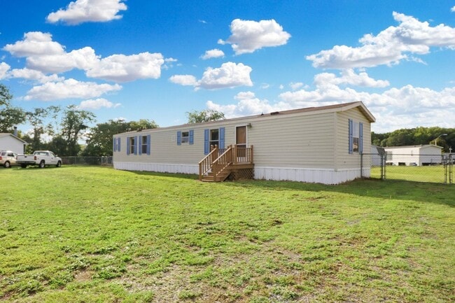 Building Photo - 2 BR, 2 BA Mobile Home w/ 2-Car Detached G...