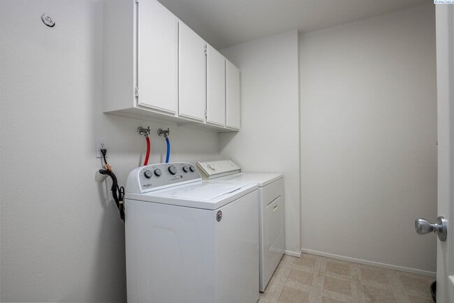 Building Photo - Meadow Springs Condo