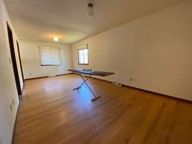 Building Photo - $2,700 | 4 Bedroom, 3.5 Bathroom Home | Pe...