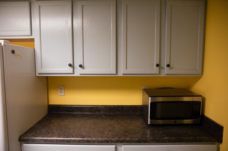 Kitchen area - 16 Townview Dr