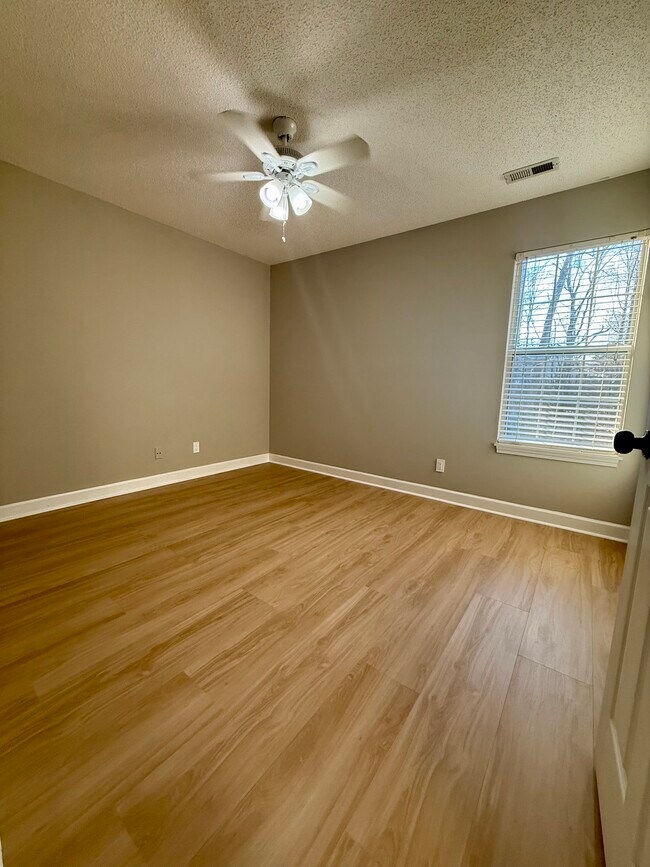 Building Photo - 27 Montford Ct