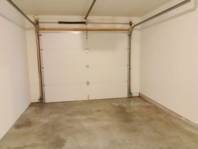 Building Photo - 2401-2403-2403 Northampton Dr