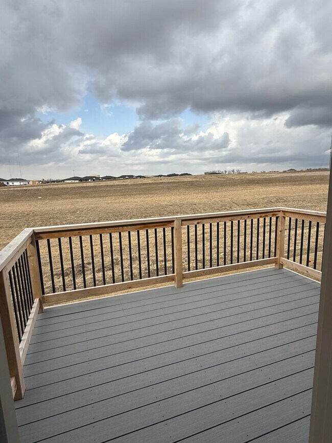 Building Photo - Spacious 2 bed/2.5 bath daylight Townhome in SE Lincoln