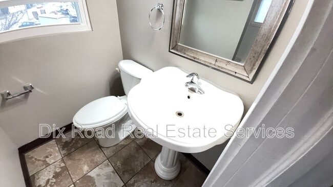 Building Photo - 1901 Tytus Ave