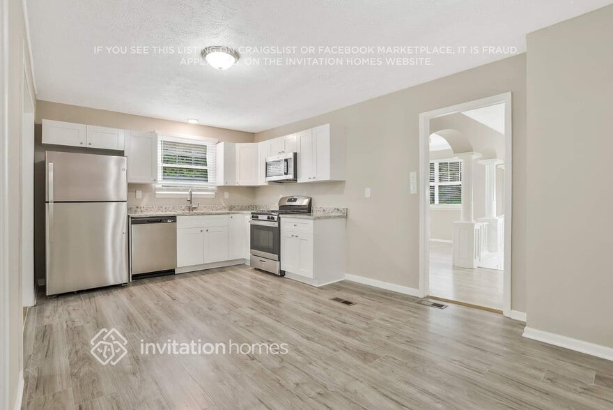 Building Photo - 2300 Pebble Rock W