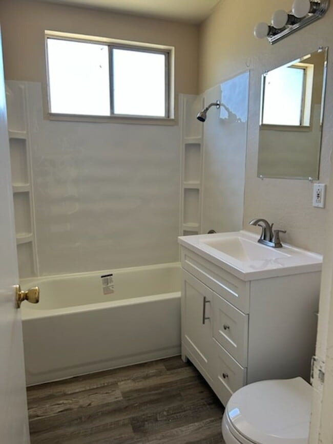 Building Photo - Single Family Home w/ Attached Garage, Lar...