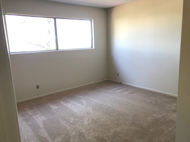 1 OF 3 Guest bedrooms Front bedroom with view of Santa Monica Bay, Palos Verde and Catalina - 2571 Cordelia Rd