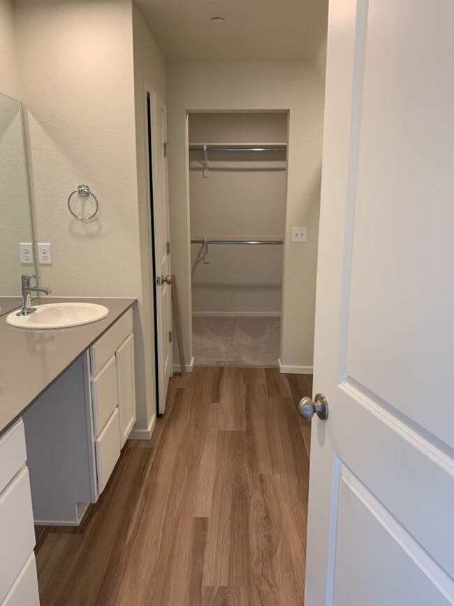 Building Photo - 3 Bed / 2.5 Bath Townhome with Attached Garage in NE Ft. Collins