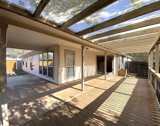 Building Photo - 102 Mission Dr