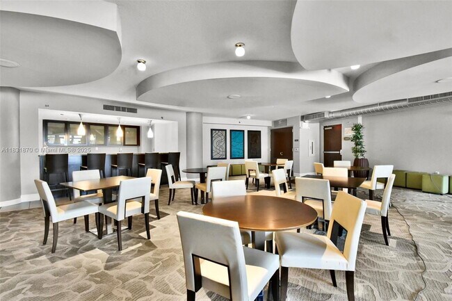 Building Photo - 2681 N Flamingo Rd