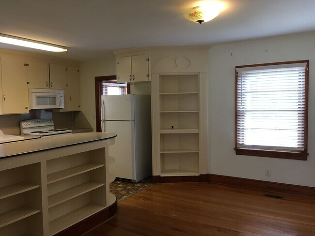 Building Photo - 603 S McNair St