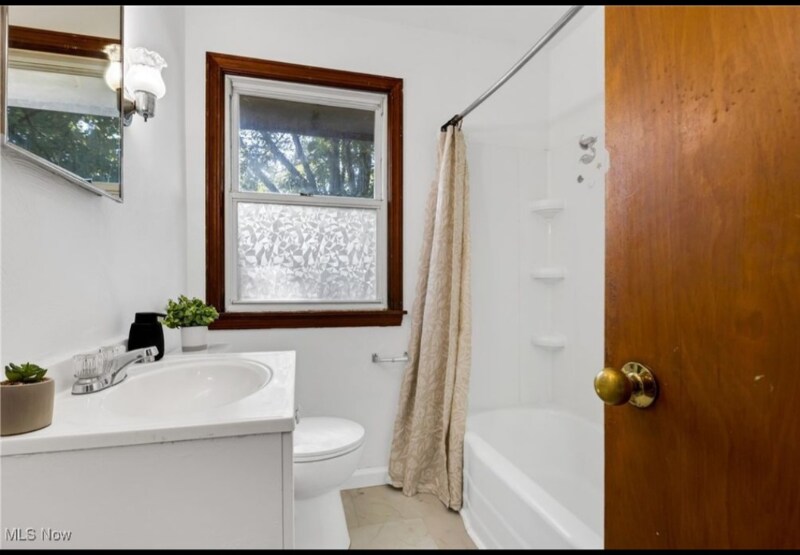 Building Photo - 718 Laclede Dr