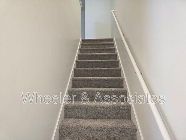 Building Photo - 444 W 1080 S