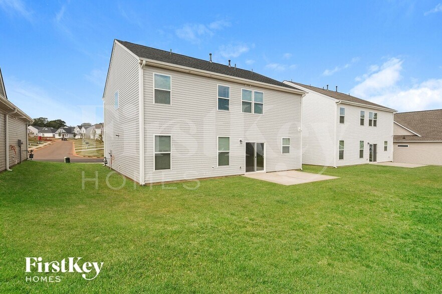 Building Photo - 300 Stonefence Dr