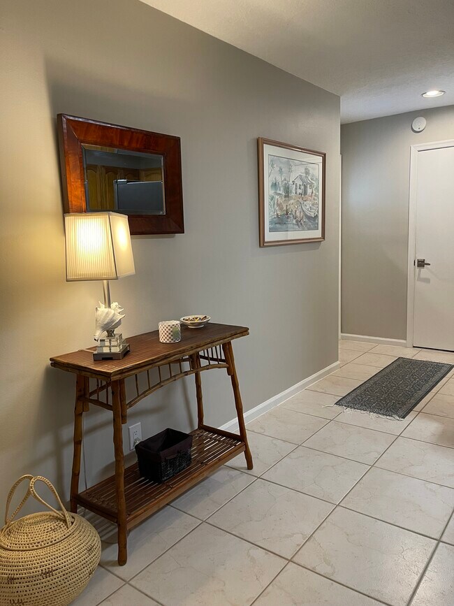 Building Photo - 8043 SE Highpoint Way