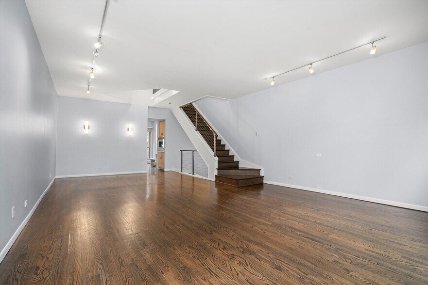 Building Photo - 171 W Goethe St