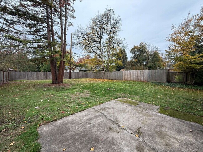 Building Photo - 2375 Onyx St