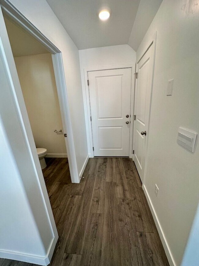 Building Photo - BRAND NEW End Unit Townhome