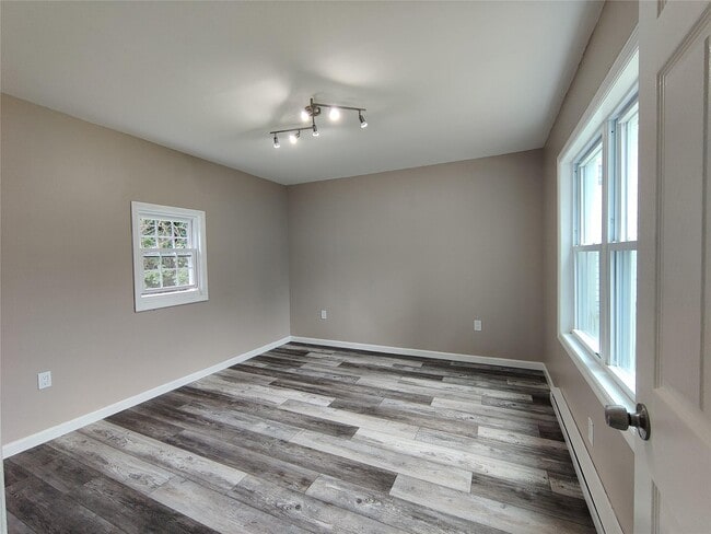 Building Photo - 917-921-921 Violet Ave
