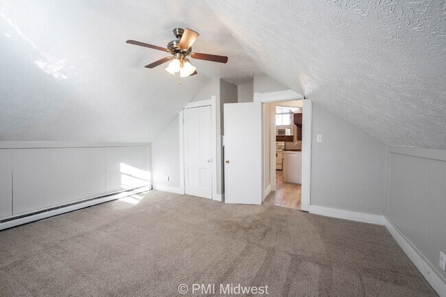 Building Photo - Charming 1-Bedroom Duplex with Modern Amenities in Mooresville!