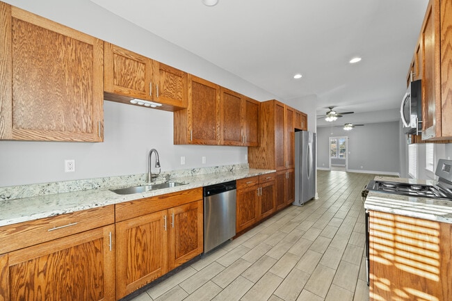 Building Photo - 106 N Main St