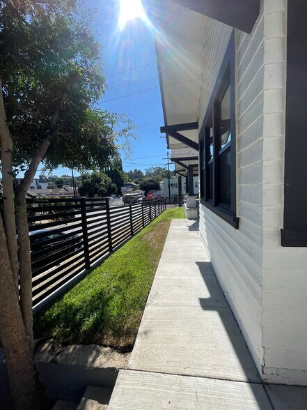 side yard - 6902 N Figueroa St