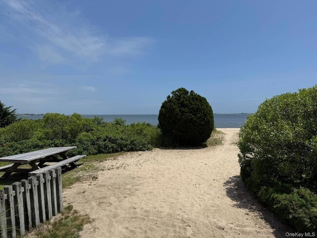 Building Photo - 2 Bayside Ave