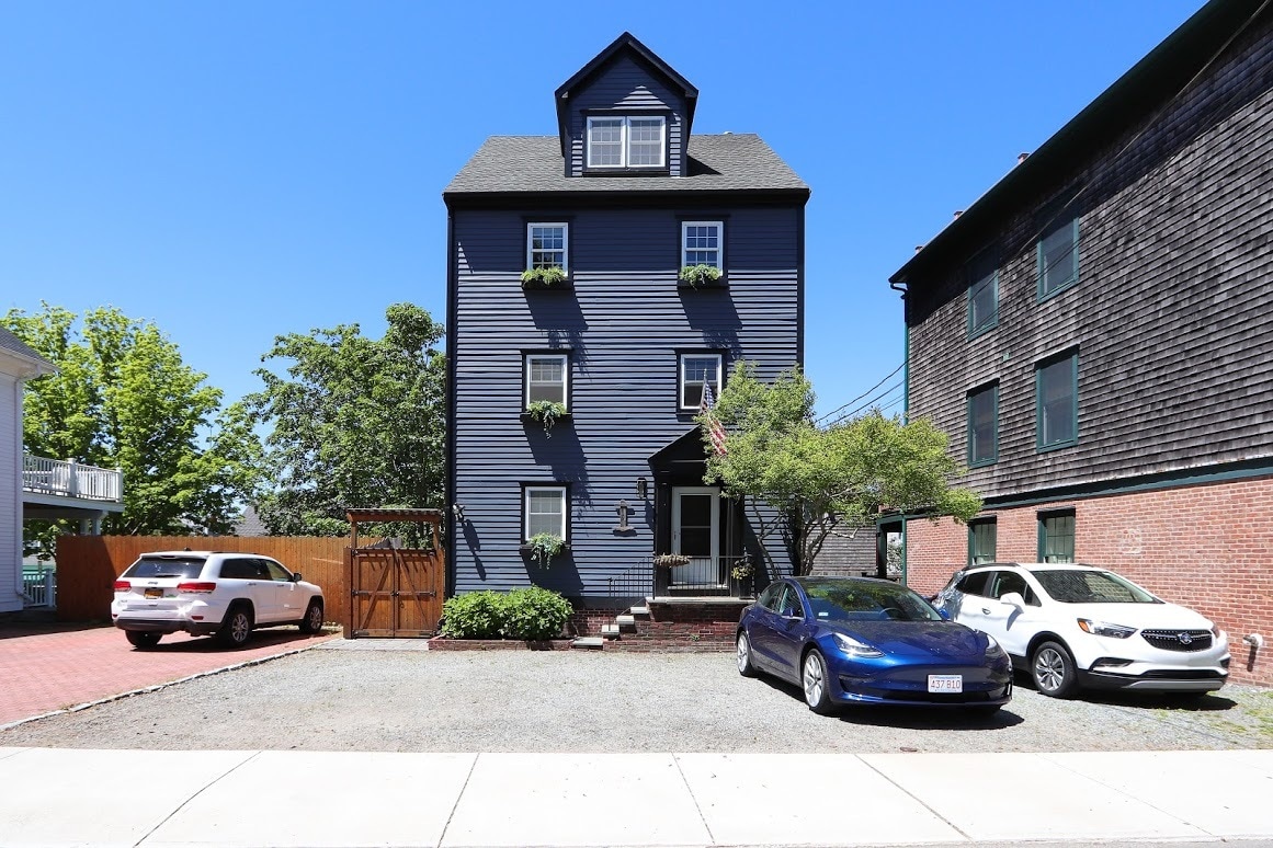 Building Photo - 491 Spring St