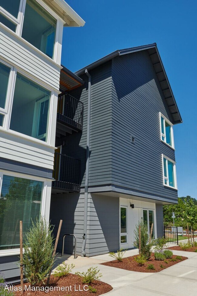 Building Photo - 468 SE 202nd Ave