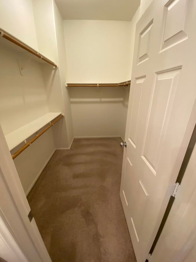 Building Photo - Wonderful 3 bed/2 bath home with a den located in Henderson.