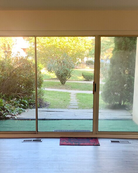 Building Photo - 156 Drummers Ln