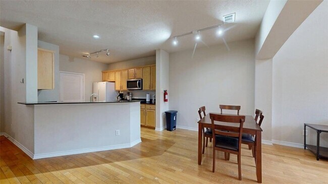 Building Photo - 4307 Spring Hill Drive