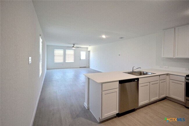 Building Photo - 1517 Hummock Steep