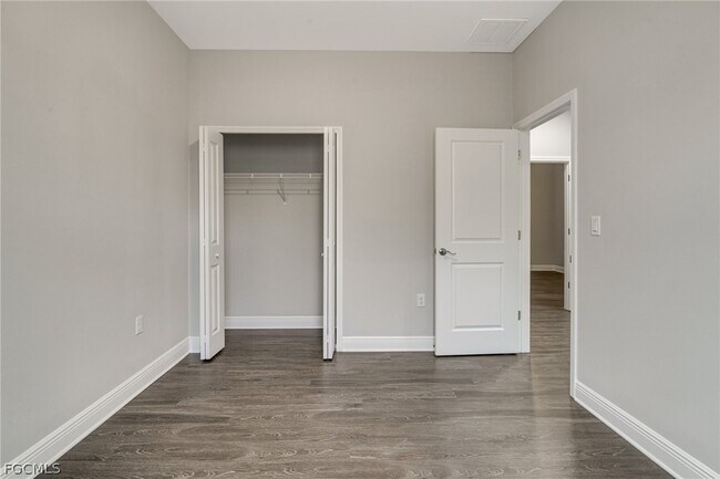 Building Photo - 809 Agnes Ave