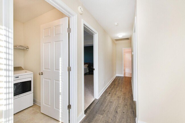 Building Photo - 520 Crossland Dr