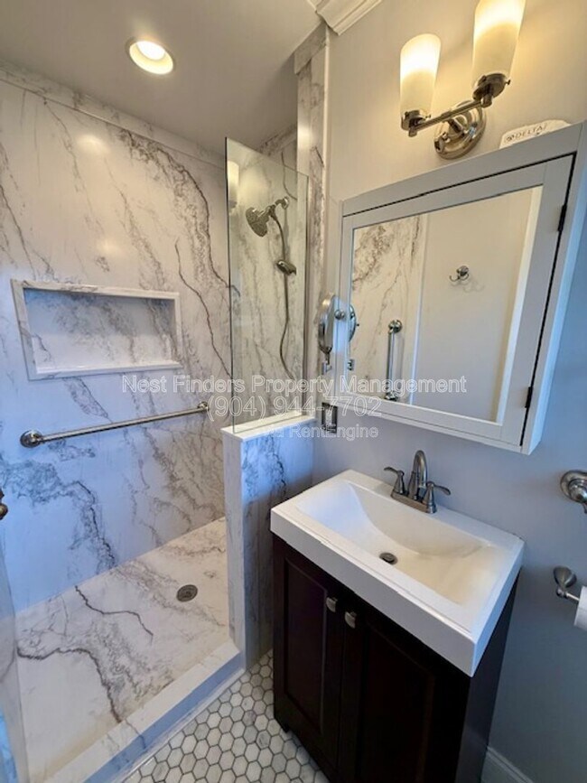 Building Photo - 5252 Rollins Ave